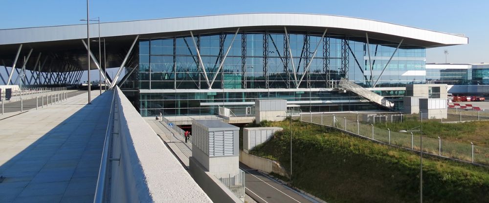 Santiago-Rosalía de Castro Airport